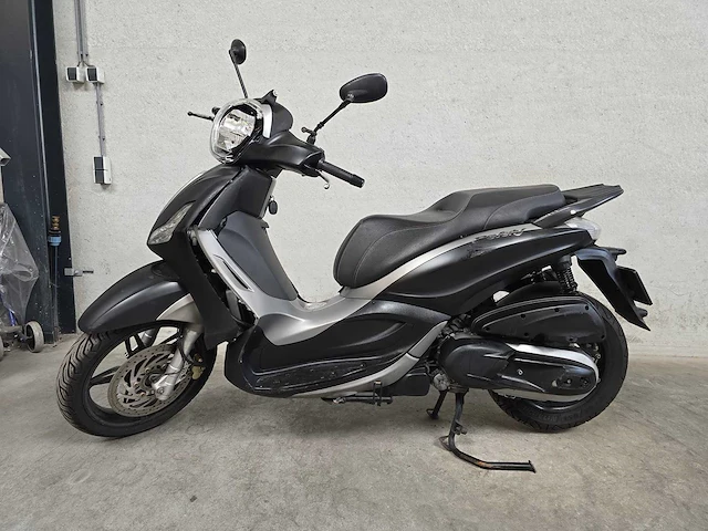 Piaggio - beverly sport - 350 cc - 4t motorscooter 24mskv - afbeelding 1 van  9