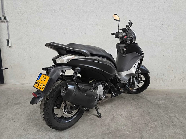 Piaggio - beverly sport - 350 cc - 4t motorscooter 24mskv - afbeelding 8 van  9