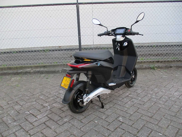 Piaggio - bromscooter - 1 - e-scooter - afbeelding 16 van  16