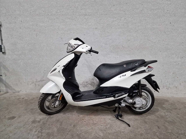Piaggio - bromscooter - fly 4t - 45km uitvoering ddh90d - afbeelding 1 van  7