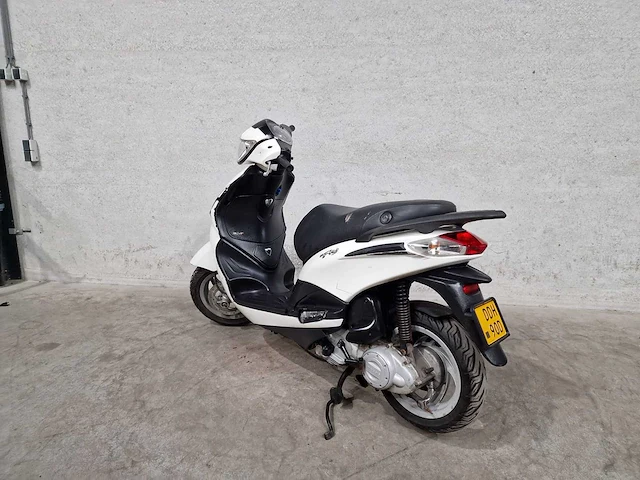 Piaggio - bromscooter - fly 4t - 45km uitvoering ddh90d - afbeelding 5 van  7