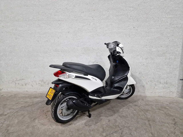 Piaggio - bromscooter - fly 4t - 45km uitvoering ddh90d - afbeelding 6 van  7