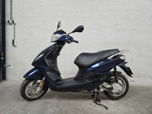 Piaggio - bromscooter - fly 4t - 45km uitvoering dgv59d - afbeelding 1 van  7