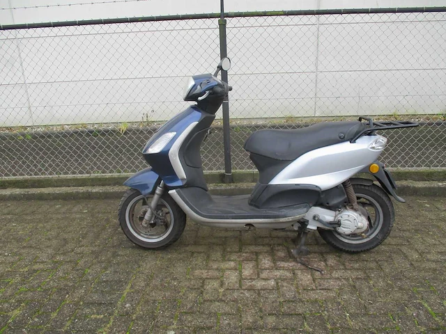 Piaggio - bromscooter - fly 4t - scooter - afbeelding 1 van  10