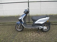 Piaggio - bromscooter - fly 4t - scooter - afbeelding 1 van  10