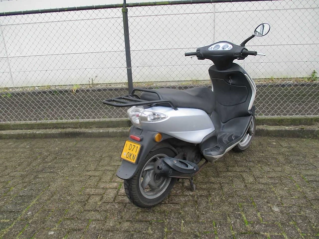 Piaggio - bromscooter - fly 4t - scooter - afbeelding 8 van  10