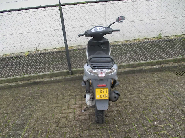 Piaggio - bromscooter - fly 4t - scooter - afbeelding 9 van  10