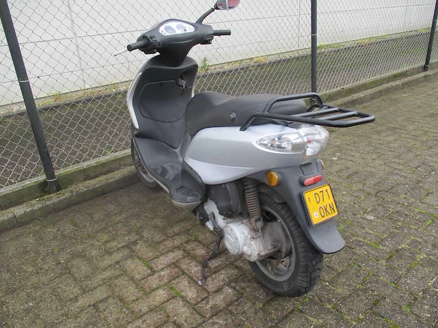 Piaggio - bromscooter - fly 4t - scooter - afbeelding 10 van  10
