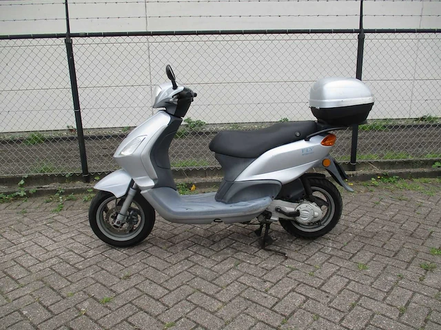 Piaggio - bromscooter - fly 4t tempi - scooter - afbeelding 1 van  11