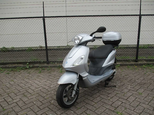 Piaggio - bromscooter - fly 4t tempi - scooter - afbeelding 4 van  11