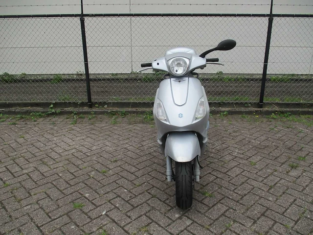 Piaggio - bromscooter - fly 4t tempi - scooter - afbeelding 5 van  11