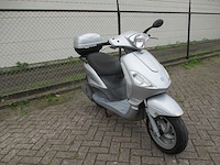 Piaggio - bromscooter - fly 4t tempi - scooter - afbeelding 7 van  11