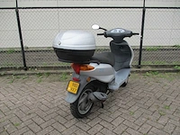 Piaggio - bromscooter - fly 4t tempi - scooter - afbeelding 9 van  11