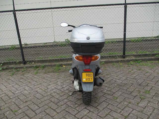 Piaggio - bromscooter - fly 4t tempi - scooter - afbeelding 10 van  11
