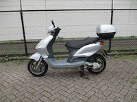 Piaggio - bromscooter - fly 4t tempi - scooter - afbeelding 1 van  11