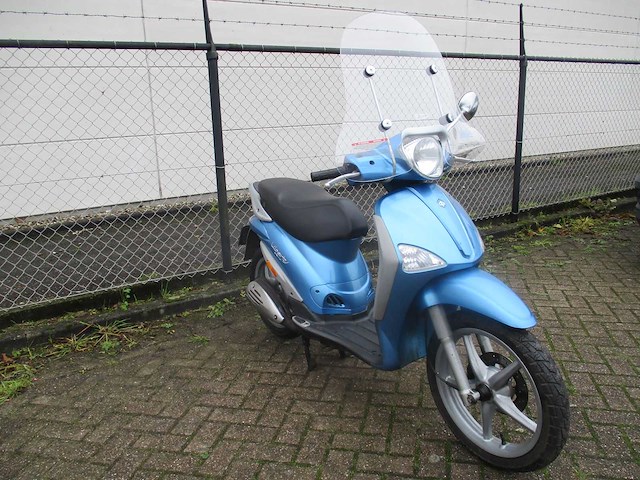 Piaggio - bromscooter - liberty 4 tempi - scooter - afbeelding 7 van  11