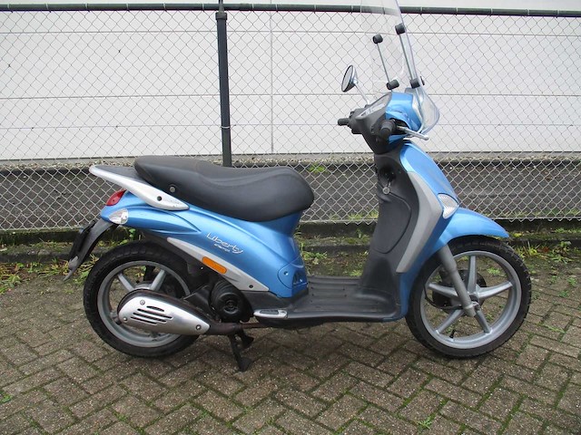 Piaggio - bromscooter - liberty 4 tempi - scooter - afbeelding 8 van  11