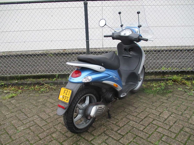 Piaggio - bromscooter - liberty 4 tempi - scooter - afbeelding 9 van  11