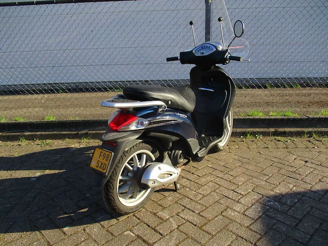 Piaggio - bromscooter - liberty 4takt tempi - scooter - afbeelding 9 van  11