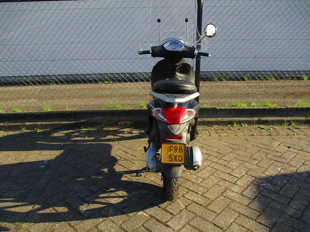 Piaggio - bromscooter - liberty 4takt tempi - scooter - afbeelding 10 van  11
