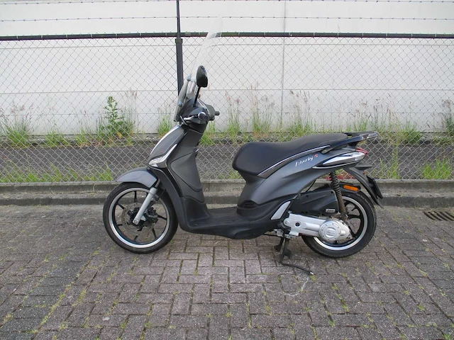 Piaggio - bromscooter - liberty s sport iget 4takt injectie - scooter - afbeelding 1 van  9