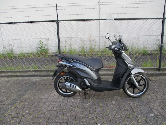 Piaggio - bromscooter - liberty s sport iget 4takt injectie - scooter - afbeelding 5 van  9