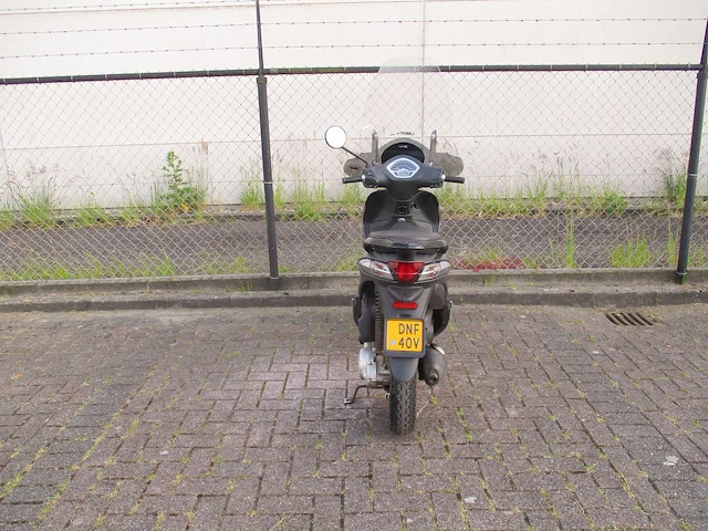 Piaggio - bromscooter - liberty s sport iget 4takt injectie - scooter - afbeelding 7 van  9
