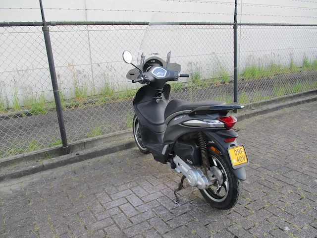 Piaggio - bromscooter - liberty s sport iget 4takt injectie - scooter - afbeelding 8 van  9