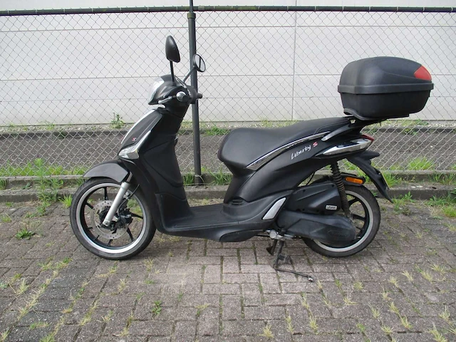 Piaggio - bromscooter - liberty s sport injectie - scooter - afbeelding 1 van  11