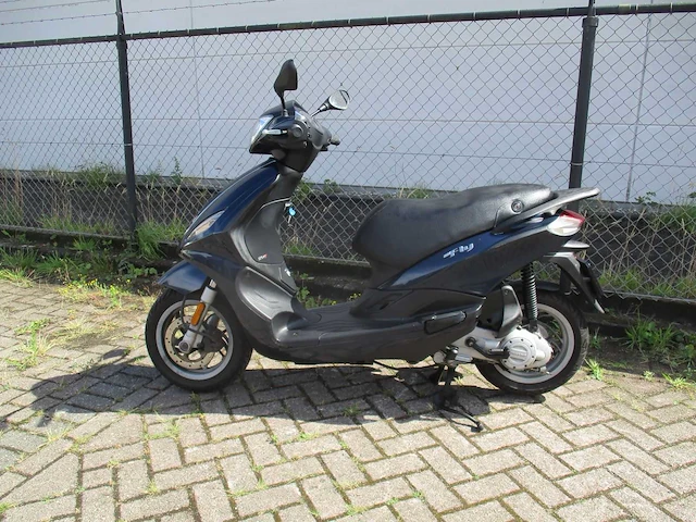 Piaggio - bromscooter - new fly 4t - scooter - afbeelding 1 van  12