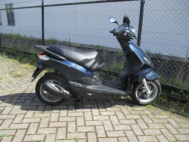 Piaggio - bromscooter - new fly 4t - scooter - afbeelding 9 van  12