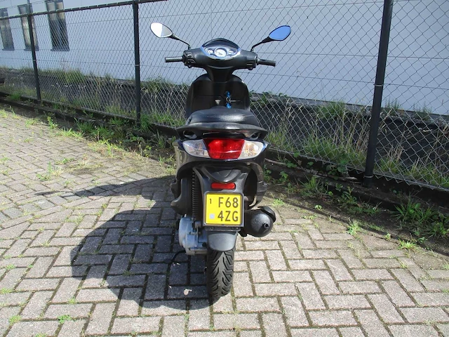 Piaggio - bromscooter - new fly 4t - scooter - afbeelding 12 van  12