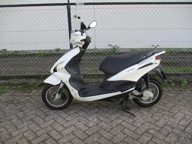 Piaggio - bromscooter - new fly 4t - scooter - afbeelding 1 van  11