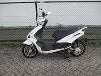Piaggio - bromscooter - new fly 4t - scooter - afbeelding 1 van  11