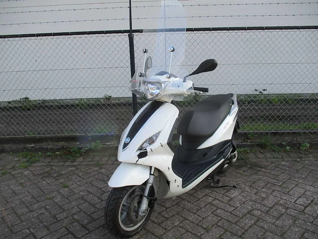 Piaggio - bromscooter - new fly 4t - scooter - afbeelding 4 van  11