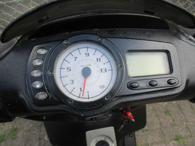 Piaggio - bromscooter - nrg power hi per2 pro dubbel disc 2 takt - scooter - afbeelding 3 van  11