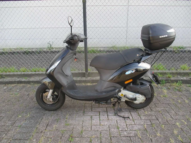 Piaggio - bromscooter - zip - scooter - afbeelding 1 van  11