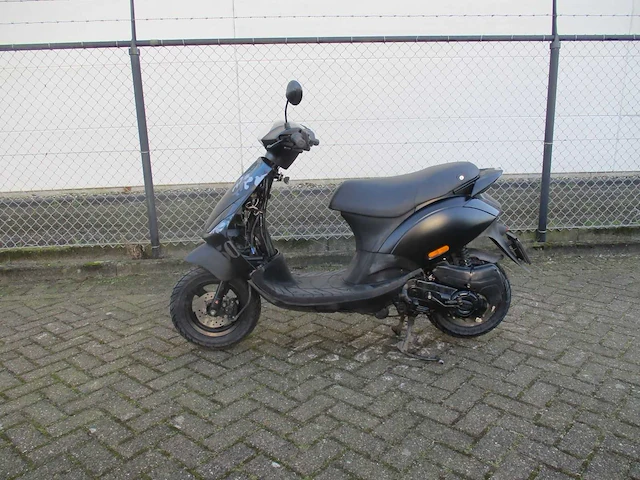 Piaggio - bromscooter - zip - scooter - afbeelding 1 van  11