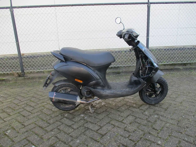 Piaggio - bromscooter - zip - scooter - afbeelding 8 van  11