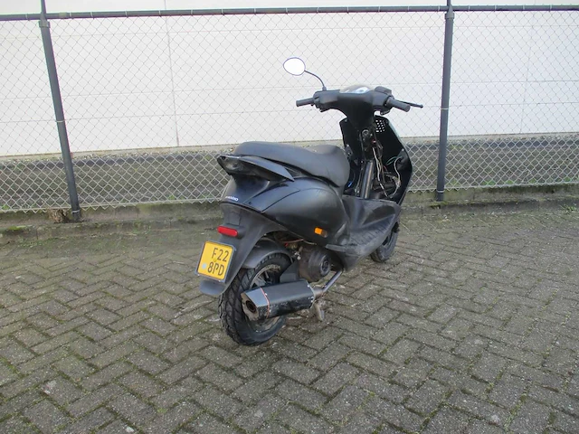 Piaggio - bromscooter - zip - scooter - afbeelding 9 van  11