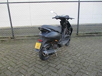 Piaggio - bromscooter - zip - scooter - afbeelding 9 van  11