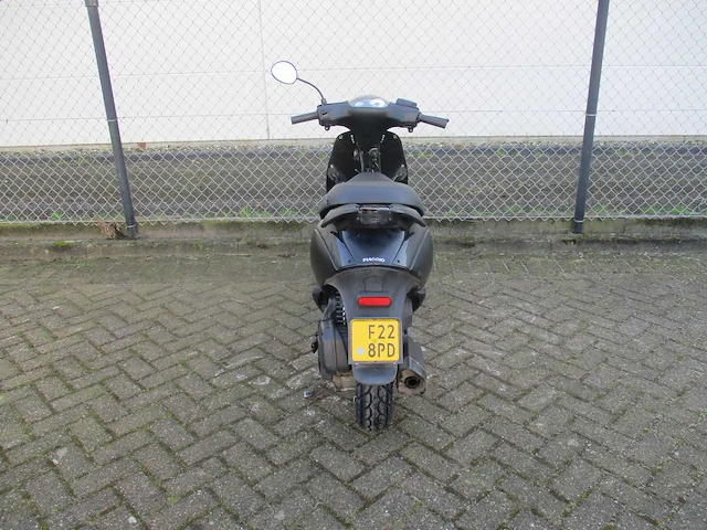 Piaggio - bromscooter - zip - scooter - afbeelding 10 van  11