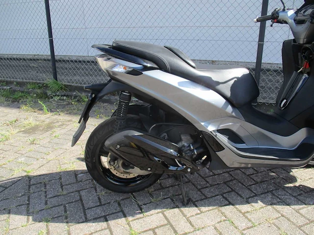 Piaggio - driewieler motorscooter - 300 ie mp3 yourban rl - motorfiets - afbeelding 2 van  15