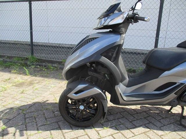 Piaggio - driewieler motorscooter - 300 ie mp3 yourban rl - motorfiets - afbeelding 9 van  15