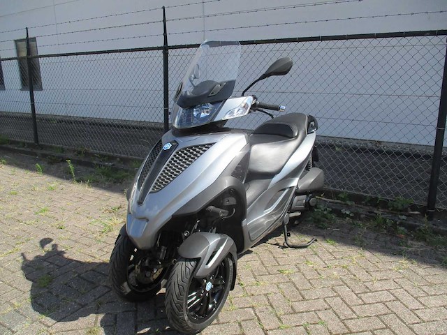 Piaggio - driewieler motorscooter - 300 ie mp3 yourban rl - motorfiets - afbeelding 10 van  15