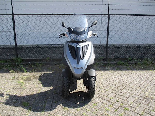 Piaggio - driewieler motorscooter - 300 ie mp3 yourban rl - motorfiets - afbeelding 11 van  15