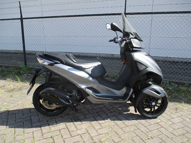 Piaggio - driewieler motorscooter - 300 ie mp3 yourban rl - motorfiets - afbeelding 14 van  15