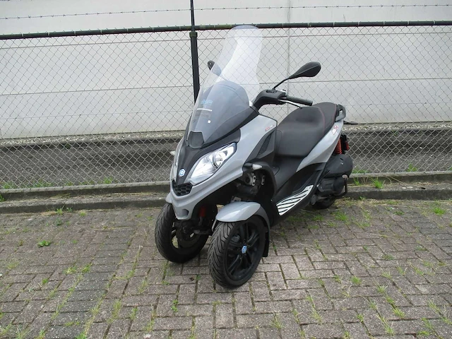 Piaggio - driewieler motorscooter - 300 mp3 hpe sport - motorfiets - afbeelding 4 van  11