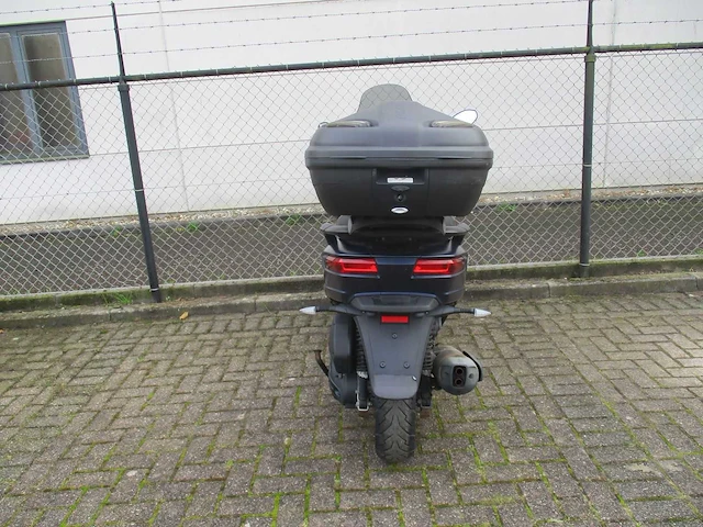 Piaggio - driewieler motorscooter - mp3 500 hpe abs/asr - motorfiets - afbeelding 11 van  12