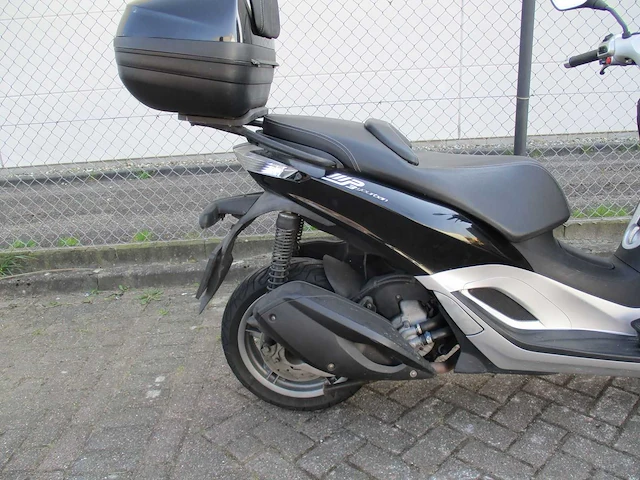 Piaggio - driewieler motorscooter - yourban lt 300 ie - motorfiets - afbeelding 2 van  15